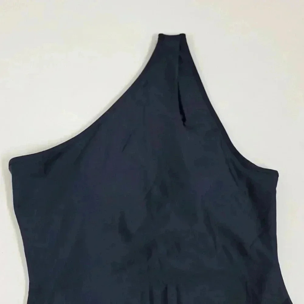 NWT GSTQ one shoulder, athletic top and black with built-in bra - Picture 4 of 10